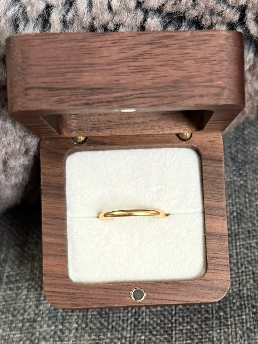 18K Yellow Gold Wedding Band 2.6 grams Size 6.75